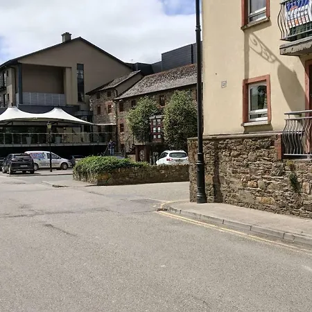 Riverview Luxury Short *